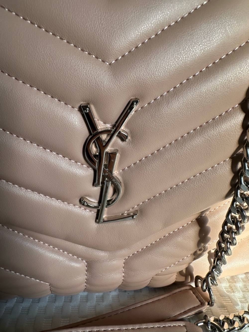 Saint Laurent Chevron Quilted Shoulder Bag in Pale Pink with Silver Hardware - Picture 4 of 8